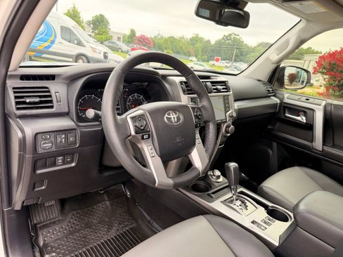 Used 2023 Toyota 4Runner SR5 Premium w/ Moonroof Package AWD/4WD image 19