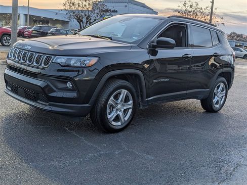 Used 2024 Jeep Compass Latitude image 8