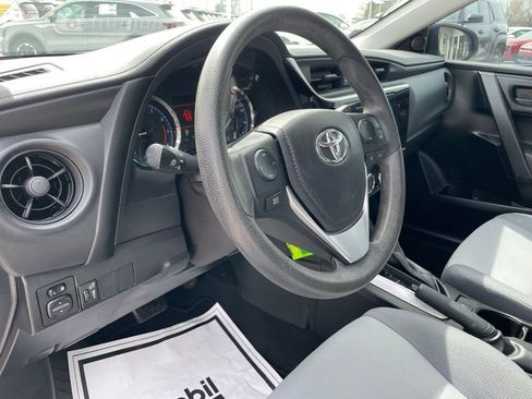 Used 2018 Toyota Corolla L image 9