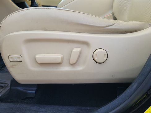 Used 2017 Toyota Highlander Limited w/ Carpet Mat Package image 22