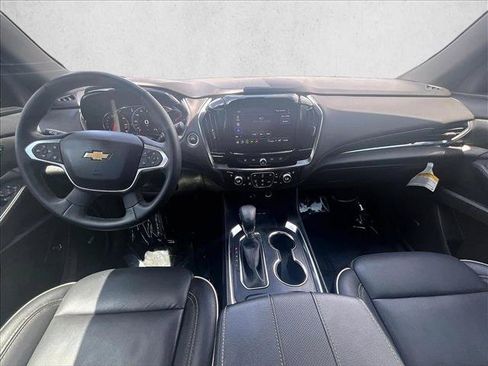 Used 2023 Chevrolet Traverse Premier FWD image 16