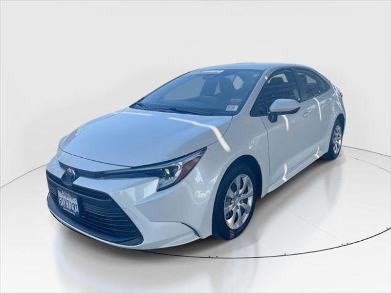 Certified 2025 Toyota Corolla LE image 1