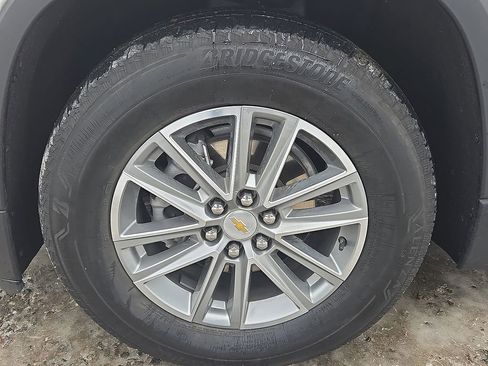 Used 2023 Chevrolet Traverse LT image 13