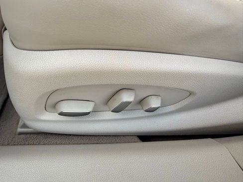 Used 2013 Cadillac XTS Premium image 12