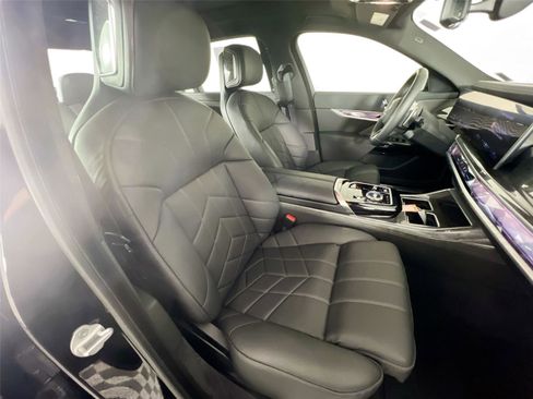Certified 2024 BMW 760i xDrive w/ Executive Package AWD/4WD image 28