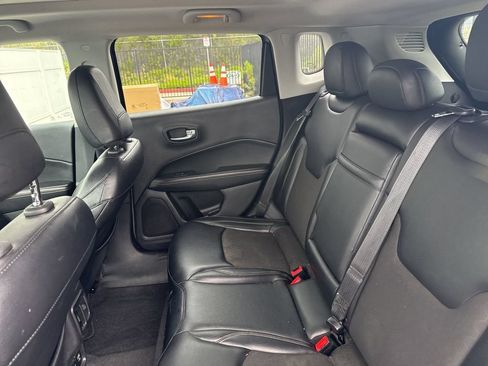 Used 2017 Jeep Compass Latitude w/ Popular Equipment Group FWD image 9