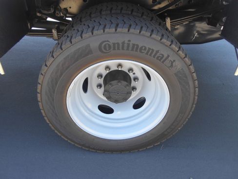 Used 2024 Ford F550 4x4 Regular Cab Super Duty image 14