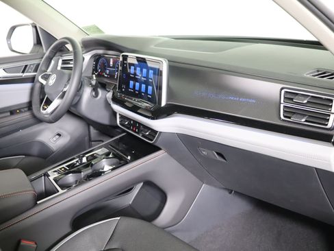 Used 2025 Volkswagen Atlas Peak Edition SE image 47