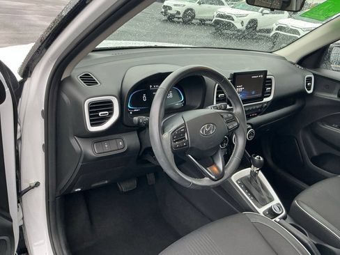 Certified 2023 Hyundai Venue Limited FWD image 17