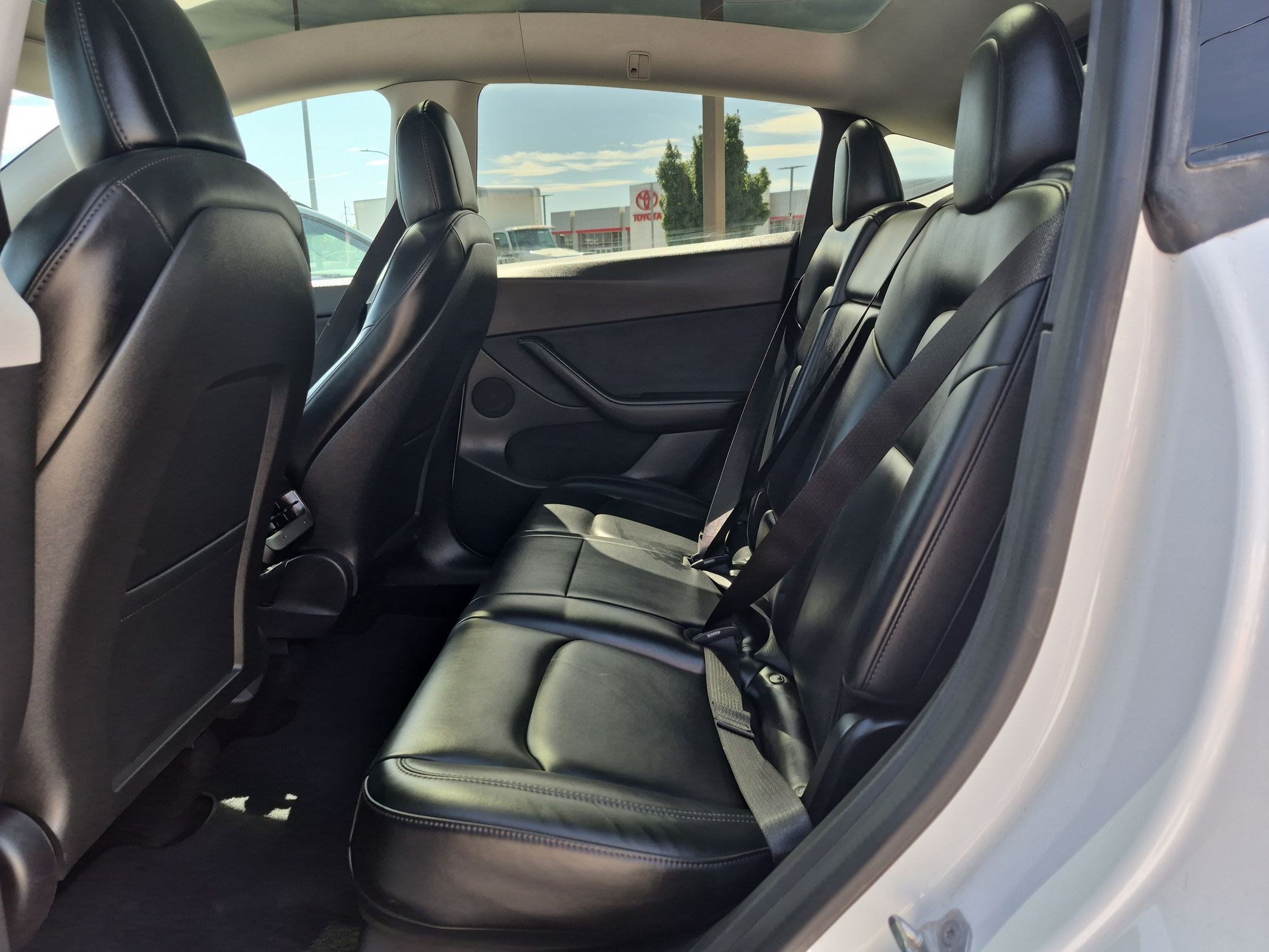 Used 2021 Tesla Model Y Long Range AWD/4WD image 26