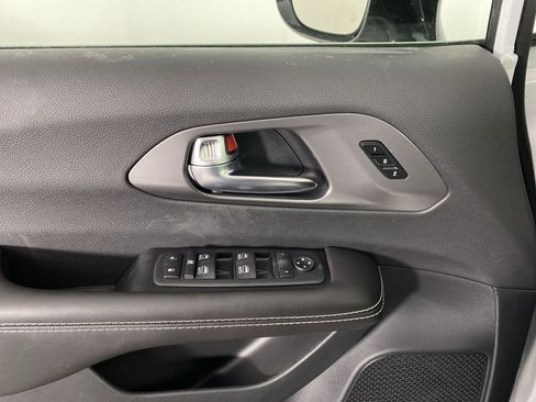 New 2026 Chrysler Pacifica Select FWD image 13