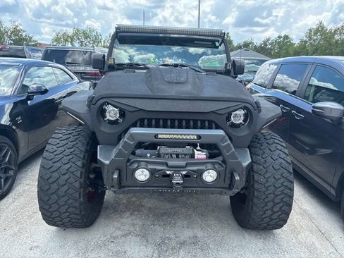 Used 2018 Jeep Wrangler Unlimited Sahara w/ Uconnect 4C Nav & Sound Group AWD/4WD image 2