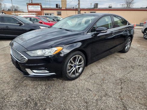 Used 2017 Ford Fusion SE w/ Equipment Group 201A FWD image 3