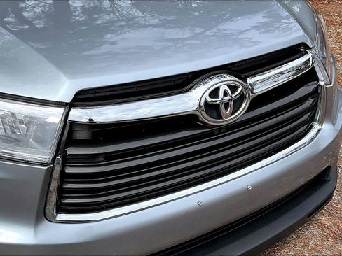 Used 2015 Toyota Highlander XLE image 29