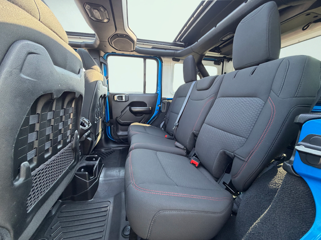 Used 2021 Jeep Wrangler Unlimited Rubicon AWD/4WD image 37