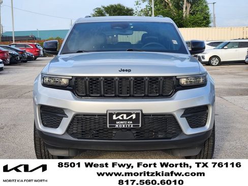 Used 2023 Jeep Grand Cherokee Altitude AWD/4WD image 2