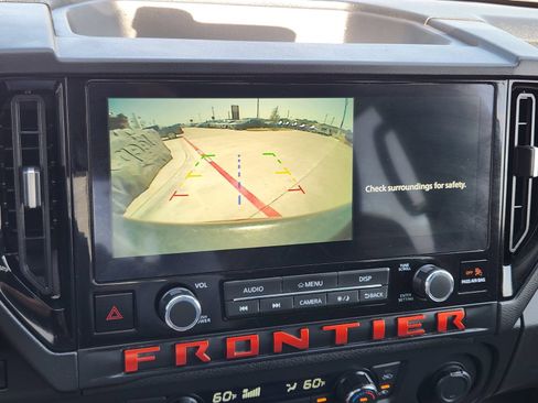 Used 2025 Nissan Frontier PRO-4X w/ Tow Package AWD/4WD image 18