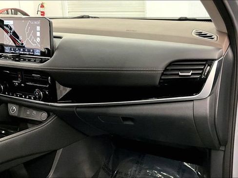 Used 2023 Nissan Rogue SL w/ SL Premium Package image 17