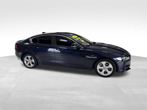 Used 2017 Jaguar XE RWD image 6