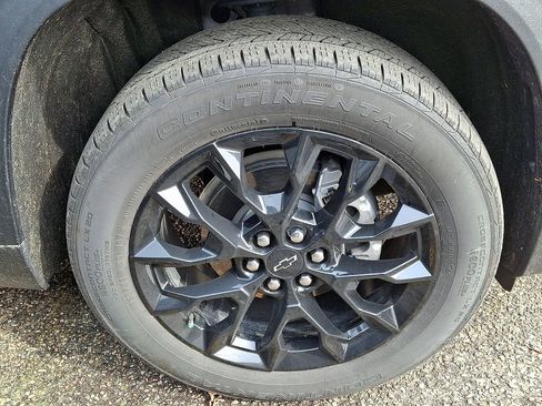 Used 2025 Chevrolet Traverse LT w/ Enhanced Driving Package image 7