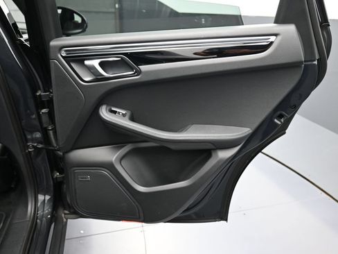 Certified 2026 Porsche Macan AWD/4WD image 25