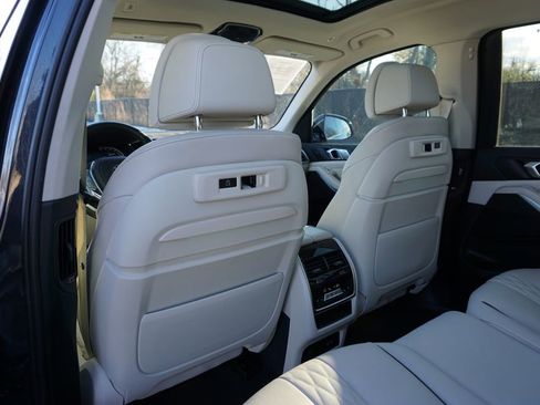 Used 2022 BMW X7 xDrive40i w/ Premium Package image 15