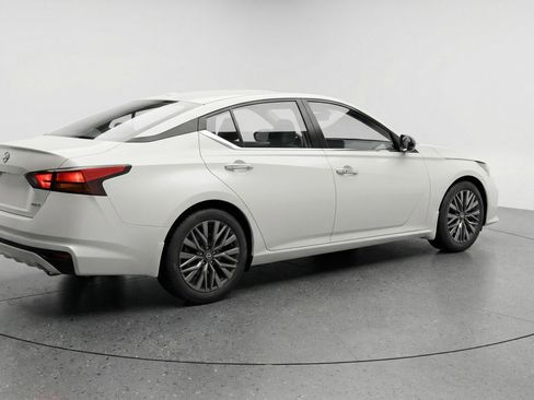 Used 2025 Nissan Altima 2.5 SV image 9