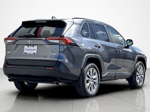 Certified 2021 Toyota RAV4 XLE Premium image 5