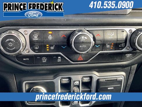 Used 2018 Jeep Wrangler Unlimited Sport S image 29