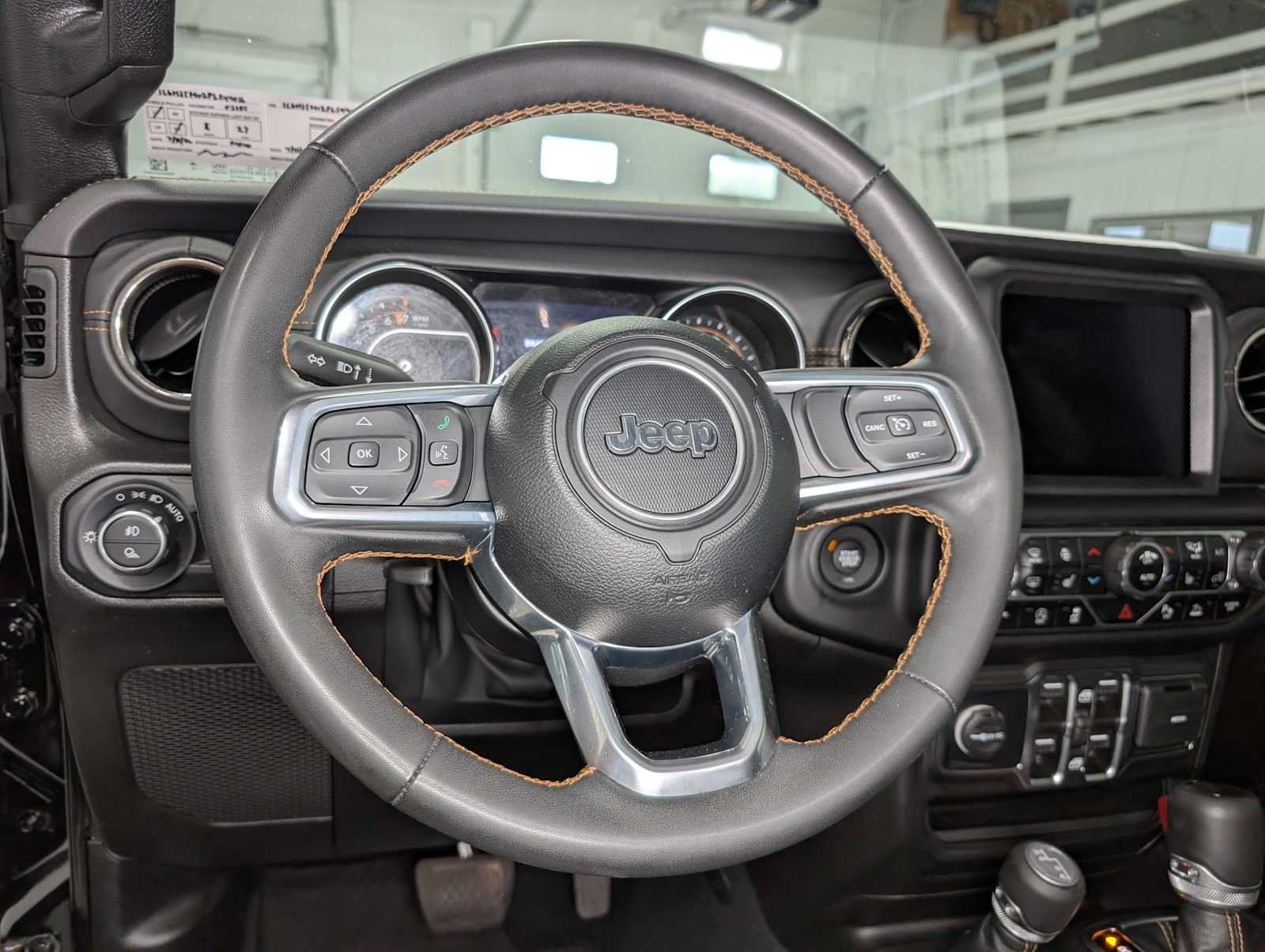 Used 2023 Jeep Gladiator Overland AWD/4WD image 37