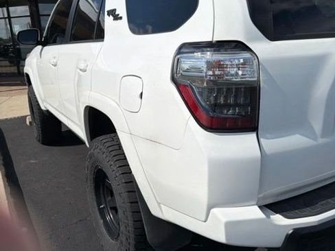 Used 2018 Toyota 4Runner TRD Off-Road Premium AWD/4WD image 4