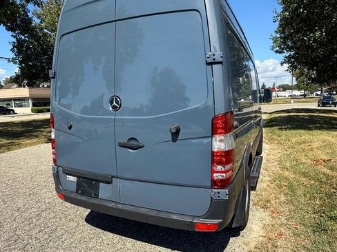 Used 2018 Mercedes-Benz Sprinter 2500 image 4