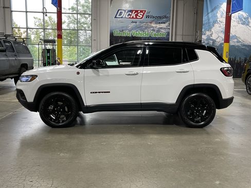 Certified 2023 Jeep Compass Trailhawk AWD/4WD image 2