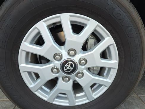 Used 2025 Toyota Tacoma SR5 w/ SR5 Upgrade Package AWD/4WD image 13