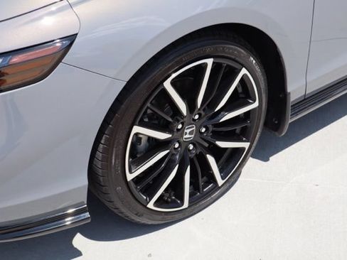 Used 2025 Honda Accord Touring image 3