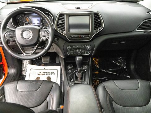 Used 2019 Jeep Cherokee Trailhawk image 32