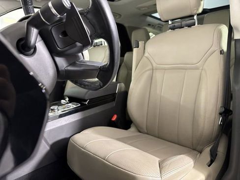 Used 2018 Land Rover Discovery HSE image 19