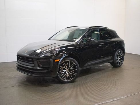 Certified 2026 Porsche Macan AWD/4WD image 1