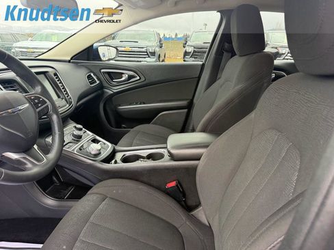 Used 2016 Chrysler 200 Limited w/ Convenience Group image 18