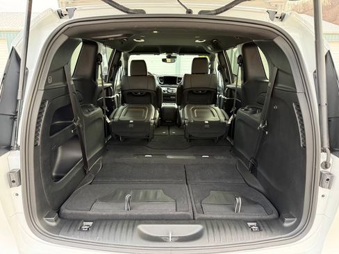 Used 2023 Chrysler Pacifica Touring-L w/ S Appearance Package image 13