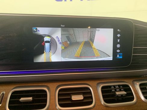 Used 2021 Mercedes-Benz GLS 450 4MATIC image 27