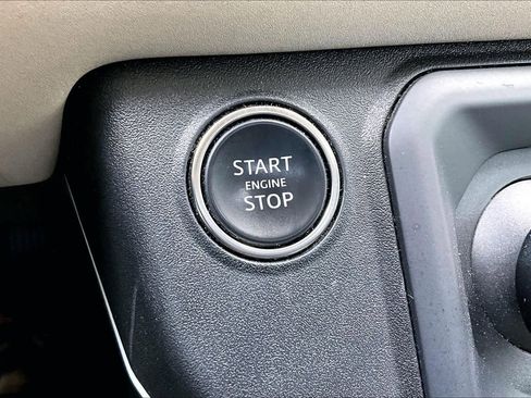 Used 2023 Land Rover Defender 130 SE AWD/4WD image 33