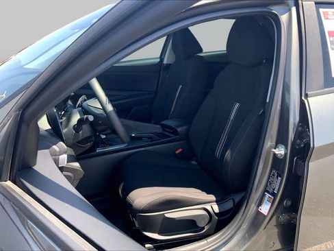 Used 2024 Hyundai Elantra SEL FWD image 8