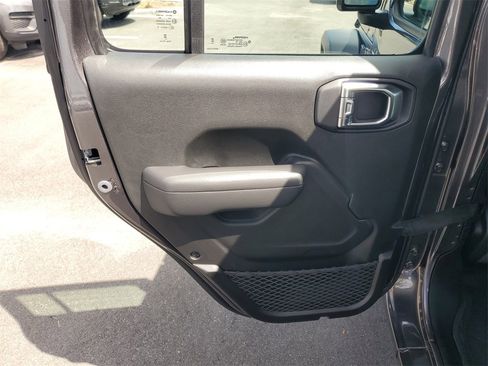 New 2025 Jeep Gladiator Sport image 25