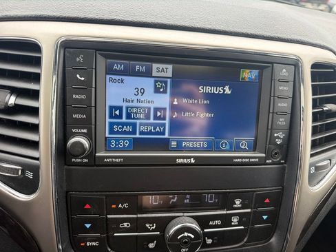 Used 2012 Jeep Grand Cherokee Laredo AWD/4WD image 15