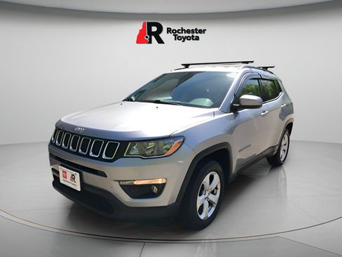 Used 2018 Jeep Compass Latitude w/ Popular Equipment Group AWD/4WD image 3