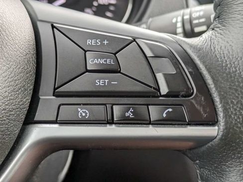 Used 2018 Nissan Rogue SV AWD/4WD image 24