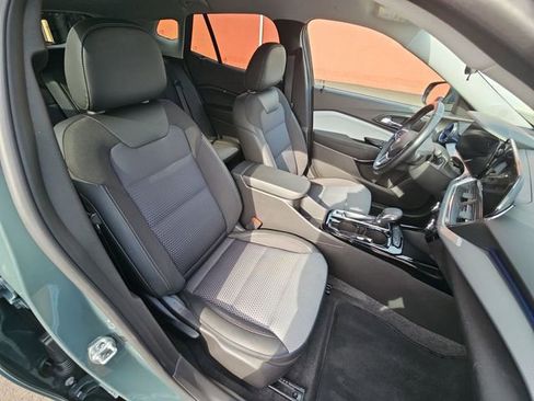 Used 2025 Chevrolet Trax LT w/ LT Convenience Package FWD image 28