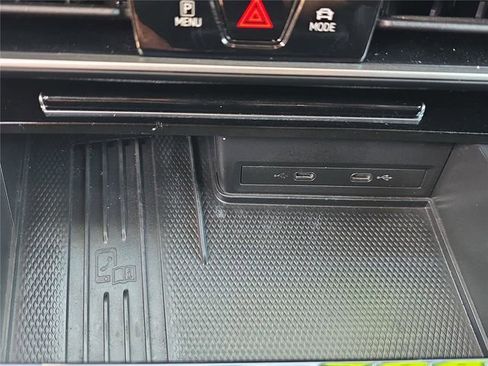 Used 2025 Volkswagen Atlas SE FWD image 21