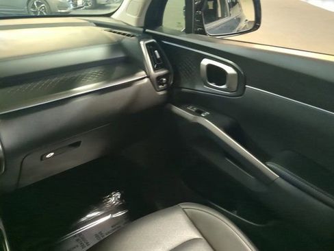 Used 2023 Kia Sorento S w/ Panoramic Sunroof Package image 16